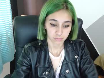 مقاطع سكس اجنبي ربة منزل جميلة تتعرض للنيك