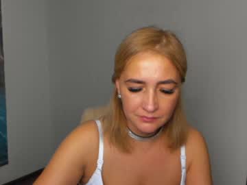 سكس مع اخته فتاة جميلة تداعب اخوها وتتناك منة