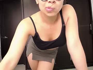 سكس مدبلج جميلة تتناك من طيزها المربربة